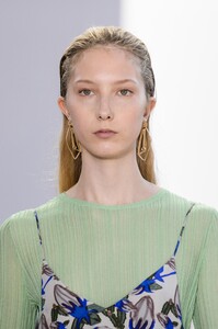 detail-defile-christian-wijnants-printemps-ete-2018-paris-detail-51.thumb.jpg.396bcf70ea70890a68a618916ac50292.jpg