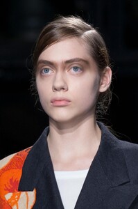 detail-defile-dries-van-noten-printemps-ete-2017-paris-detail-23.thumb.jpg.c8cdfa70ec0b7768875501b1f945c6d3.jpg