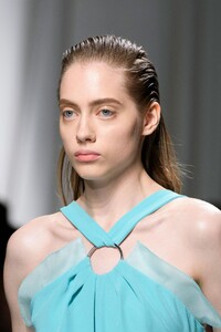 detail-defile-emanuel-ungaro-printemps-ete-2017-paris-detail-43.thumb.jpg.6e1e8515781020d9711780b10889d5ae.jpg