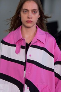 detail-defile-emilio-pucci-printemps-ete-2017-milan-detail-130.thumb.jpg.7a9ac4fe43b8135da3cde1123eccc732.jpg