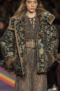 detail-defile-etro-automne-hiver-2017-2018-milan-detail-74.thumb.jpg.b802db44ead75a67f34d3a666c74a408.jpg