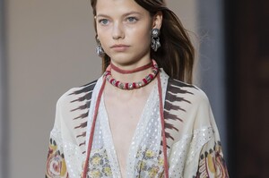 detail-defile-etro-printemps-ete-2020-milan-detail-85.thumb.jpg.34fcf667fd38099bb11bd44e017394bf.jpg