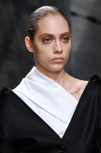 detail-defile-jil-sander-automne-hiver-2016-2017-milan-detail-27.thumb.jpg.b491037adef63647a3db10446cd2c3de.jpg