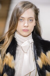 detail-defile-lanvin-automne-hiver-2017-2018-paris-detail-125.thumb.jpg.ea05aa916b729656ce1bc4c0a79c33bd.jpg