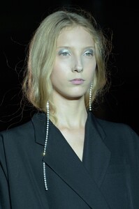 detail-defile-lutz-huelle-printemps-ete-2017-paris-detail-18.thumb.jpg.674e09406f9f8a63e1e2dae1b4116846.jpg