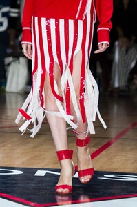 detail-defile-monse-printemps-ete-2018-new-york-detail-119.thumb.jpg.0682d6a80736276d4e6113b3b1111bdf.jpg