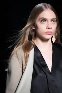 detail-defile-narciso-rodriguez-automne-hiver-2016-2017-new-york-detail-42.thumb.jpg.a58d83866fc65957be0c052c5d343ae3.jpg