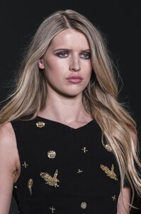 detail-defile-nicole-miller-automne-hiver-2018-2019-new-york-detail-183.thumb.jpg.0fe5f4ba1664a46dc1a4e04f388a8c8d.jpg