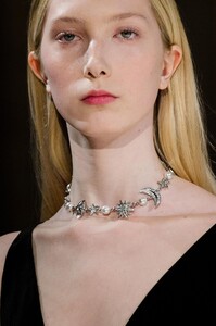 detail-defile-oscar-de-la-renta-automne-hiver-2018-2019-new-york-detail-163.thumb.jpg.ca079046055a607729d0a87adce88660.jpg