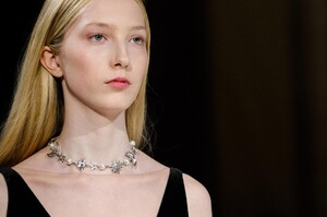 detail-defile-oscar-de-la-renta-automne-hiver-2018-2019-new-york-detail-171.thumb.jpg.7c68b3e22da604df541fe462741a198d.jpg