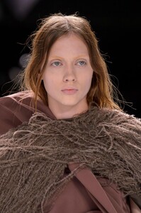 detail-defile-rick-owens-printemps-ete-2017-paris-detail-113.thumb.jpg.2f62aced5eec886c51f12dc64e0a577b.jpg