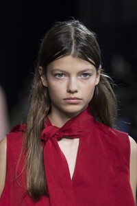 detail-defile-rochas-printemps-ete-2020-paris-detail-13.thumb.jpg.74282fc1b37eccc35c75c1d0d1a30ec3.jpg