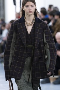 detail-defile-sacai-automne-hiver-2020-2021-paris-detail-115.thumb.jpg.699162bb703cfd8bf2f29c16b092eb16.jpg