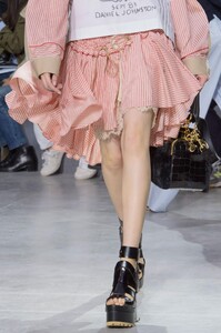 detail-defile-sacai-printemps-ete-2017-paris-detail-52.thumb.jpg.7d2328a7913457fdeb7eccd7dcd5ba5f.jpg