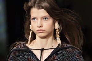 detail-defile-stella-mccartney-printemps-ete-2020-paris-detail-106.thumb.jpg.6b2e5c7d99d64017ee4477866ad90afc.jpg