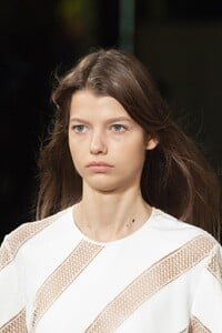 detail-defile-stella-mccartney-printemps-ete-2020-paris-detail-64.thumb.jpg.c5f755ae9c881d342551f8004b7a5fcb.jpg
