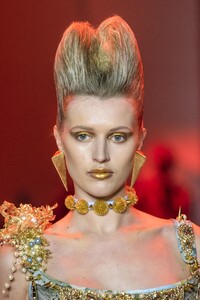 detail-defile-the-blonds-automne-hiver-2018-2019-new-york-detail-32.thumb.jpg.88791fb55a33b9e649ebf6abe1f3b1b9.jpg