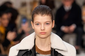 detail-defile-tod039s-automne-hiver-2019-2020-milan-detail-40.thumb.jpg.cb750410d70afd121cf71fd4fb3b692f.jpg