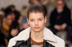 detail-defile-tod039s-automne-hiver-2019-2020-milan-detail-41.thumb.jpg.728641da5ffc1495ca04b29fd774ae72.jpg