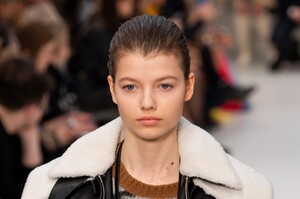 detail-defile-tod039s-automne-hiver-2019-2020-milan-detail-43.thumb.jpg.2a67ef4f6cdf2256e65f5091a53a997b.jpg