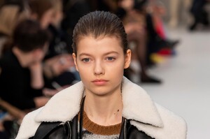 detail-defile-tod039s-automne-hiver-2019-2020-milan-detail-44.thumb.jpg.c5a3c93e733606b502448cad31c956e7.jpg