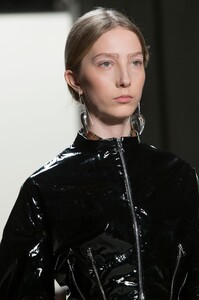 detail-defile-tome-automne-hiver-2017-2018-new-york-detail-33.thumb.jpg.6b161fe7f9630b94d6b7525e3f82fa42.jpg