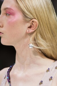 detail-defile-valentino-printemps-ete-2018-paris-detail-250.thumb.jpg.c5ad7849c74f258983898a9878f56bbd.jpg