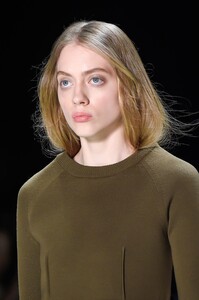 detail-defile-vera-wang-automne-hiver-2016-2017-new-york-detail-101.thumb.jpg.80740d44cf5bad729d9b5c761ec22a77.jpg
