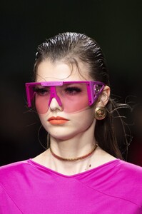 detail-defile-versace-printemps-ete-2020-milan-detail-92.thumb.jpg.4321ba8b744afb19f1239a28c606facb.jpg
