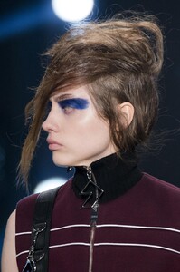 detail-defile-versus-versace-automne-hiver-2017-2018-londres-detail-102.thumb.jpg.0c0f39796a1f529013f0e0a2feb8b6e5.jpg