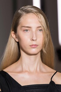 detail-defile-yang-li-printemps-ete-2017-paris-detail-11.thumb.jpg.f391902c6cbfd6355deec9ab69d509cf.jpg