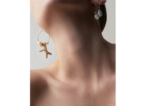 dinosaur_designs_cloud_jewellery_cloud_coral_hoop_organic_pearl_short_drop_earrings_1270x930_dfba1976-8513-4580-a8eb-e5227d8d4aed_2000x.jpg