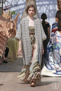 dior-haute-couture-aw2017-18-looks-42-426765.thumb.jpg.70a4dde3d4190917115ebb96306a63c6.jpg
