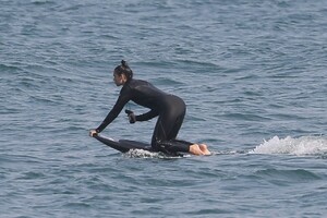 dua-lipa-boogie-boarding-and-surfing-in-malibu-08-20-2020-11.jpg