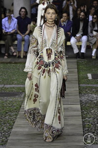 etro-ss20-0020-b43e19.thumb.jpg.49c437db6acfdd9fbed7519580862dcd.jpg