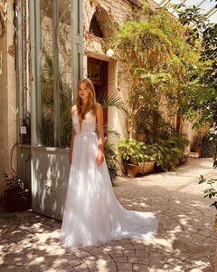 galitrobinik_bridal_117864926_166184311712671_8319169794278424031_n.jpg