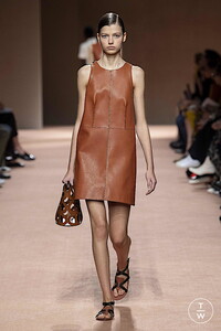 hermes-ss20-0016-9a5886.thumb.jpg.de8d2b0bbe34c7f48459d85036e8ed6a.jpg
