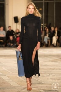 jacquemus-fw18-066-5c71e7.thumb.jpg.cf44e99752dcb0cdddbe863f57883847.jpg