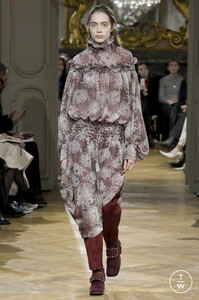 john-galliano-aw17-0019-59dc0b.thumb.jpg.0b9a7007a57c85e1d900b38a58cee0c3.jpg