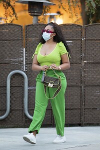 jordyn-woods-street-style-calabasas-08-22-2020-4.jpg