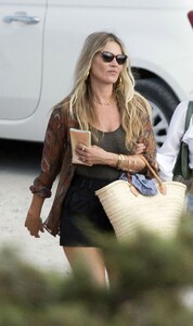 kate-moss-holiday-in-ibiza-08-02-2020-3.jpg