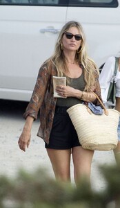 kate-moss-holiday-in-ibiza-08-02-2020-4.jpg