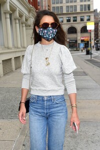 katie-holmes-shopping-in-nyc-08-04-2020-4.jpg