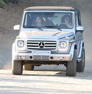 kendall-jenner-hiking-in-malibu-08-01-2020-8.jpg