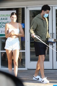 kendall-jenner-running-errands-in-malibu-08-17-2020-2.jpg