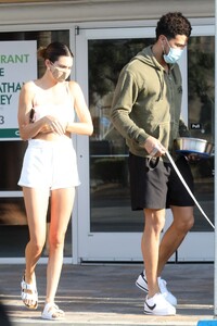 kendall-jenner-running-errands-in-malibu-08-17-2020-5.jpg