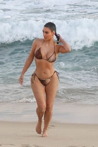 kim-kardashian-in-a-bikini-08-26-2020-12.jpg