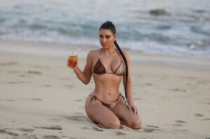 kim-kardashian-in-a-bikini-08-26-2020-5.jpg