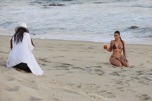 kim-kardashian-in-a-bikini-08-26-2020-6.jpg