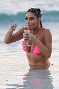 kim-kardashian-kkw-beauty-photoshoot-in-cabo-san-lucas-08-23-2020-13.jpg